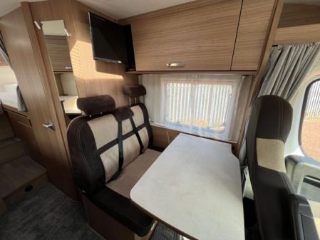 2020 Carado V337