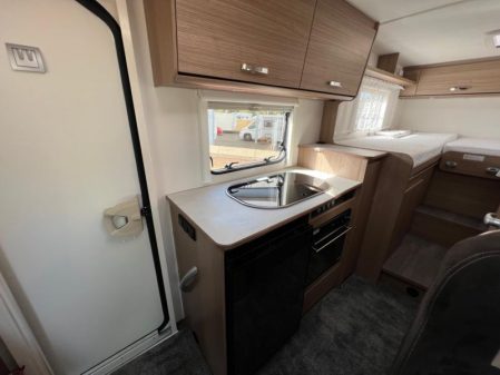 2020 Carado V337