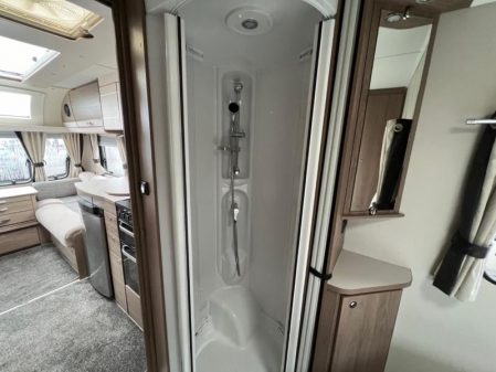 2018 Compass Connoisseur 550