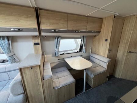 2018 Elddis Avante 586