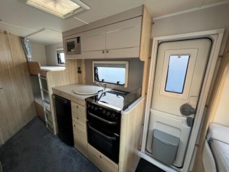 2018 Elddis Avante 586