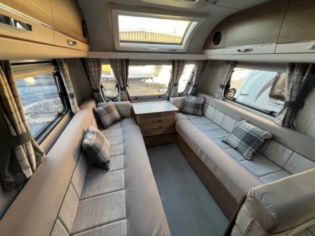 2019 Compass Connoisseur 840