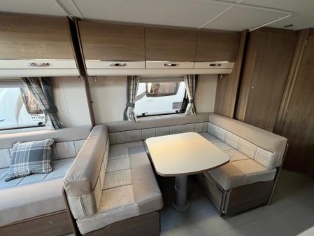 2019 Compass Connoisseur 840