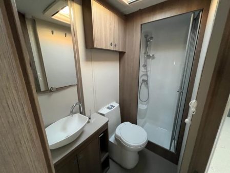2019 Compass Connoisseur 840