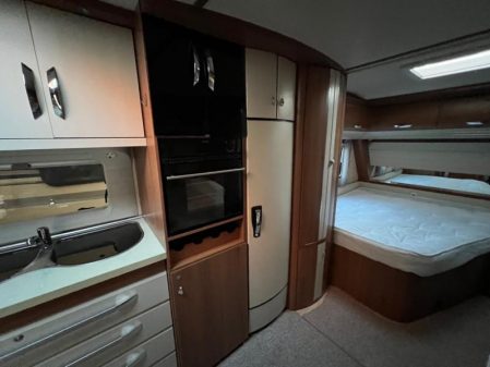 2012 Hobby UK Premium 700