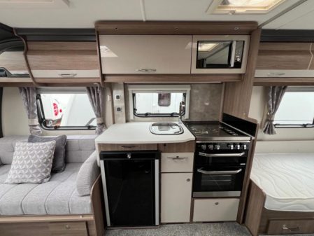 2022 Coachman VIP 565