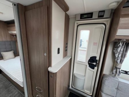 2022 Coachman VIP 565