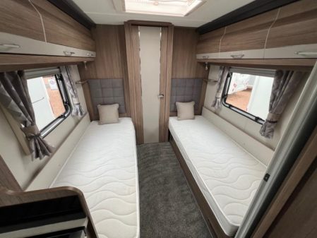 2022 Coachman VIP 565