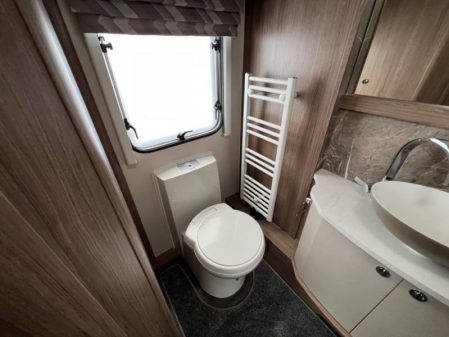 2022 Coachman VIP 565