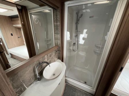 2022 Coachman VIP 565