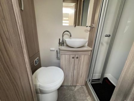 2022 Elddis Platinum 185