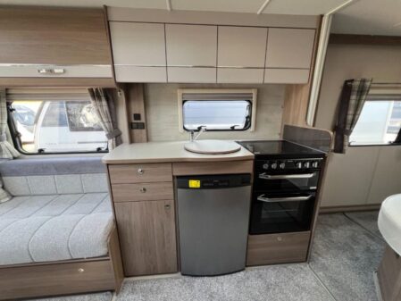 2021 Compass Connoisseur 554