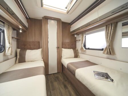 2025 Coachman VIP 565