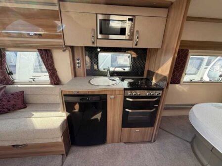 2020 Swift Challenger X880
inc Mover