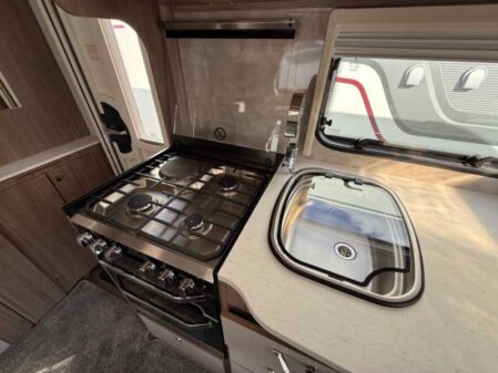 2023 Coachman VIP 520