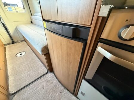 2017 Auto-Trail V-line  SE 636