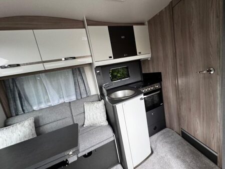 2023 Swift Voyager 584