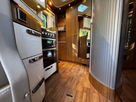 2016 Hymer B544