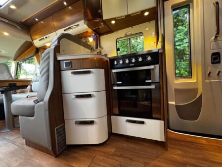 2016 Hymer B544
