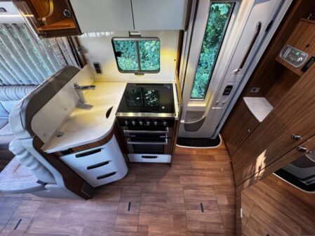 2016 Hymer B544