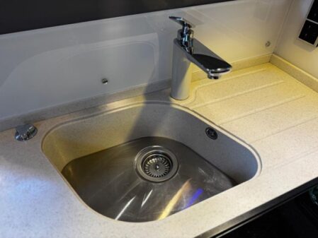 2016 Hymer B544