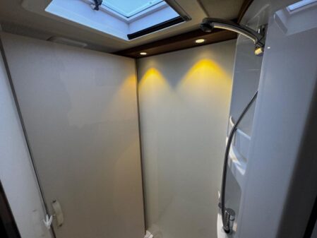 2016 Hymer B544