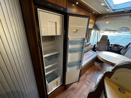2016 Hymer B544