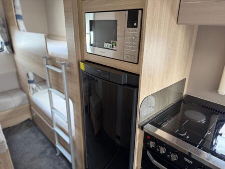 2018 Elddis CHATSWORTH 866