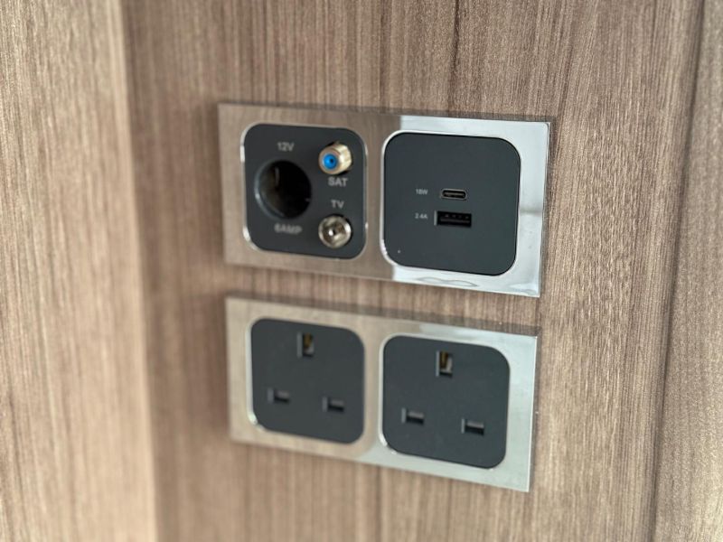 2026 Coachman VIP 565