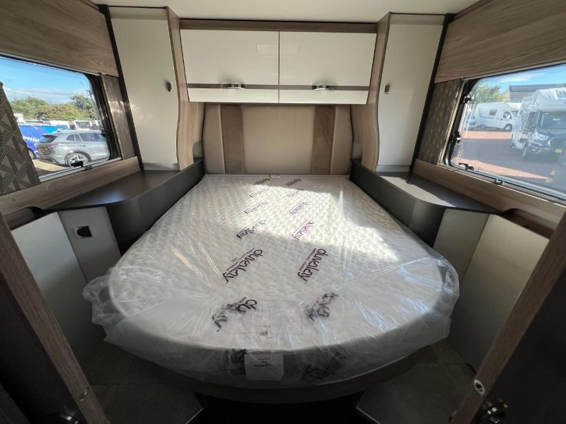 2024 Swift Escape 694