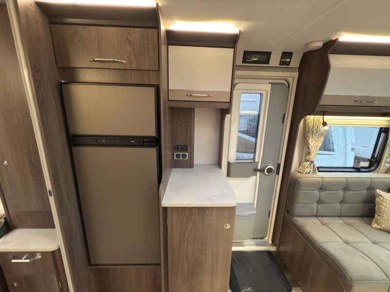 2025 Coachman Laser 875 Xtra
