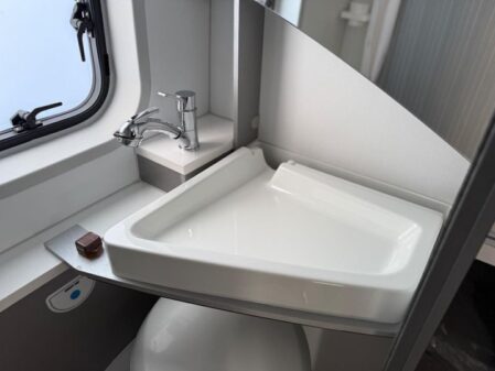 2018 Adria Twin 600 SP
Manual 150HP