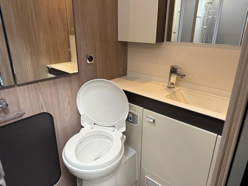 2025 Swift Escape 640