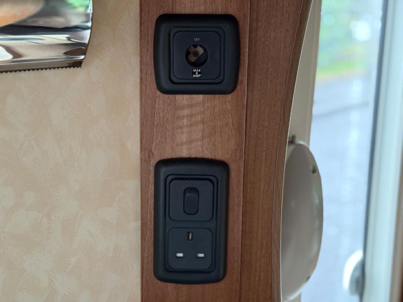 2011 Auto-Sleepers Broadway EL