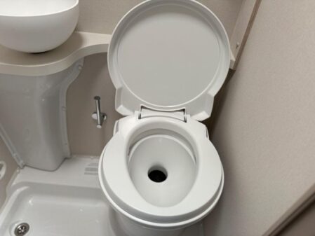 2025 Elddis Autoquest CV40 60th Anniversary Edition
Manual