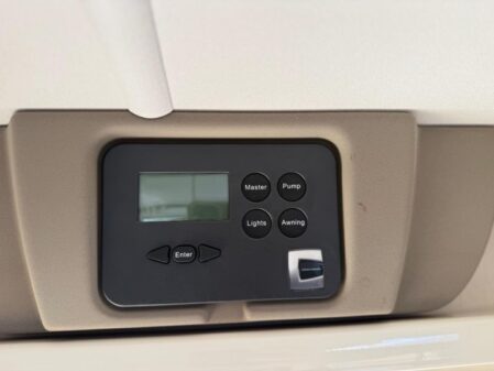 2015 Coachman VIP 545
Incl Mover