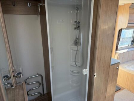 2015 Coachman VIP 545
Incl Mover