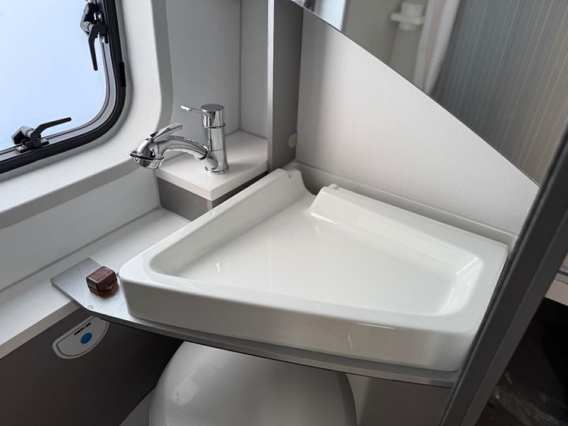 2018 Adria Twin 600 SP
Manual 150HP