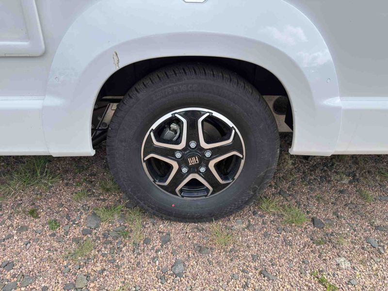 2025 Swift Escape 694
Incl Awning