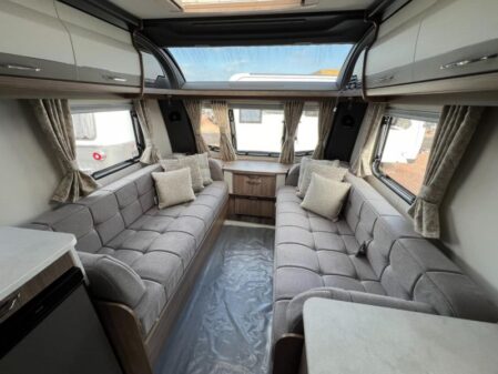 2025 Coachman VIP 520