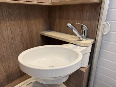 2016 Burstner Ixeo Time Sovereign 586