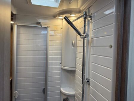 2016 Burstner Ixeo Time Sovereign 586