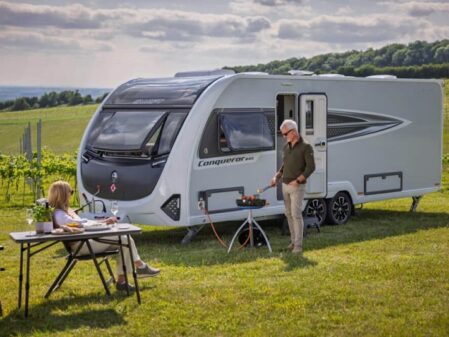 2026 Swift Conqueror 645