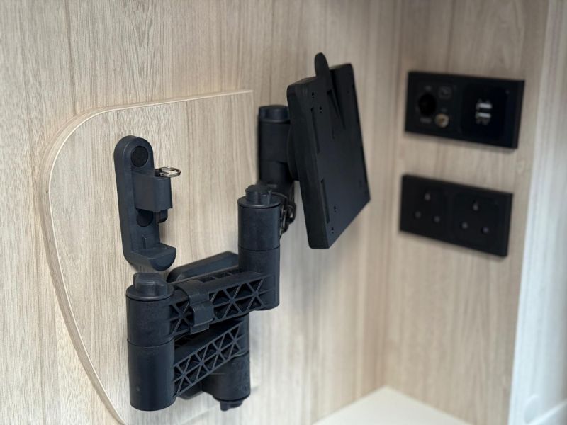 2025 Elddis Autoquest CV40 60th Anniversary Edition
Manual