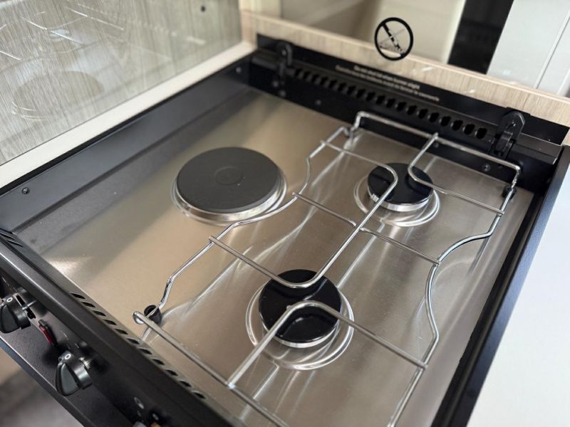 2025 Elddis Autoquest CV40 60th Anniversary Edition
Manual