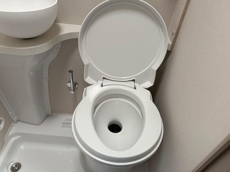 2025 Elddis Autoquest CV40 60th Anniversary Edition
Manual