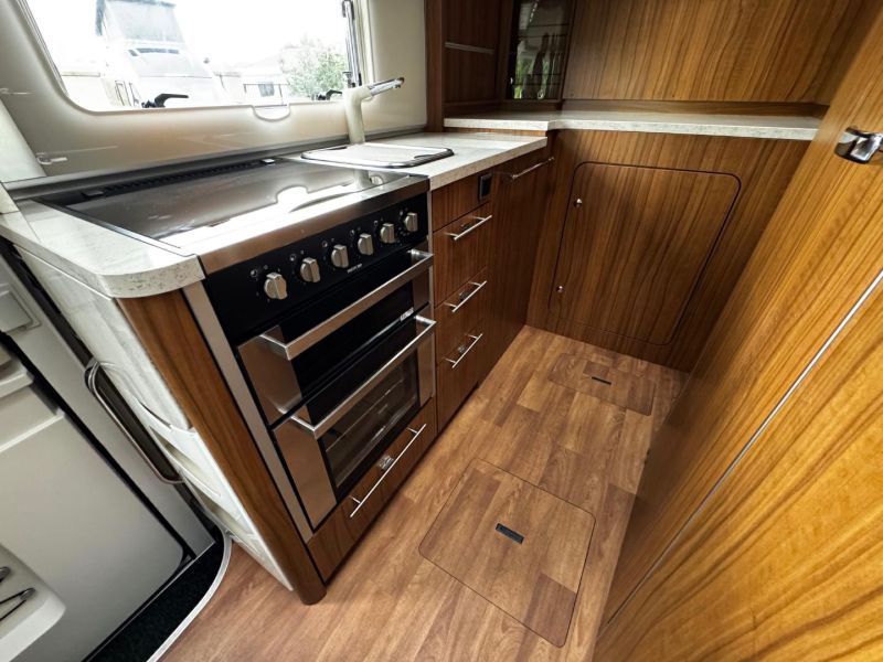 2017 Hymer B-Class 444 DL