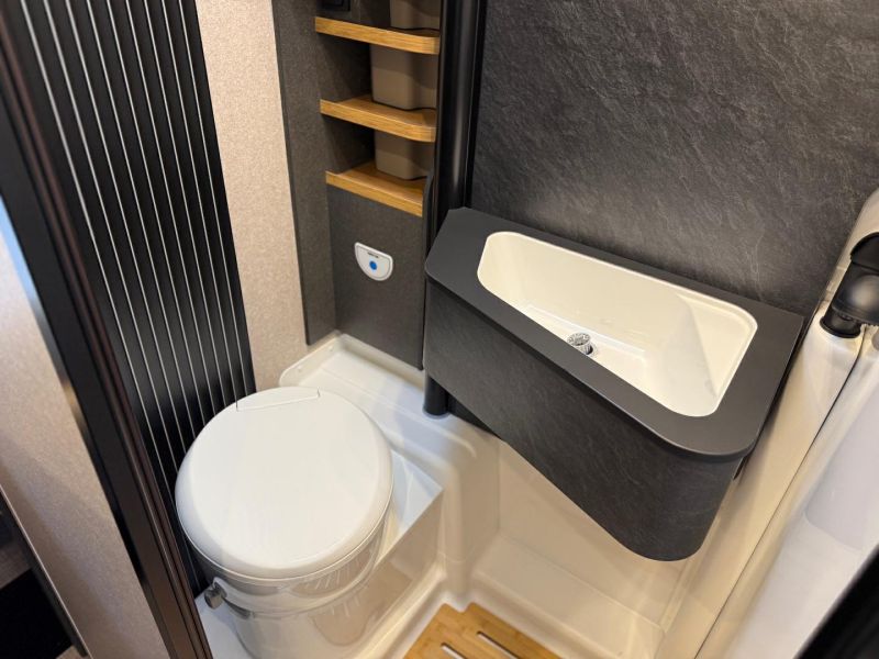 2027 Hymer Redwood 601