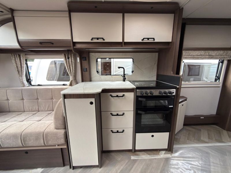 2027 Coachman Acadia 575 Xtra