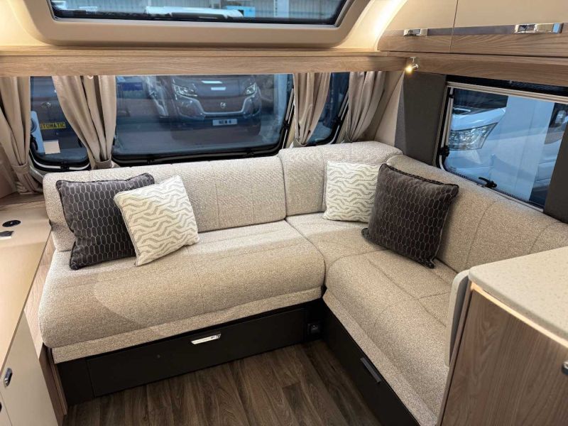 2026 Swift Conqueror 560L Grande